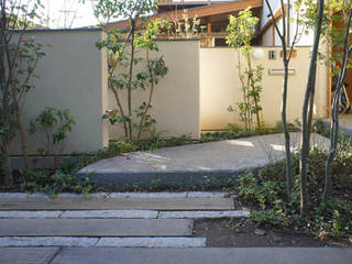 仁戸名町の家, 環境創作室杉 環境創作室杉 Casas de estilo ecléctico
