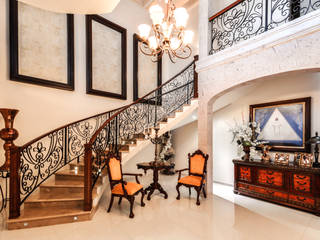 CASA VILLA ANTIGUA, JORGE CORTÉS Arquitectos JORGE CORTÉS Arquitectos Colonial style corridor, hallway& stairs Marble