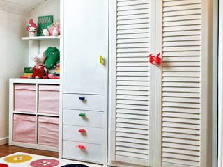 Restyling cameretta, RelookingCasa RelookingCasa Habitaciones para niños de estilo ecléctico Madera maciza Multicolor