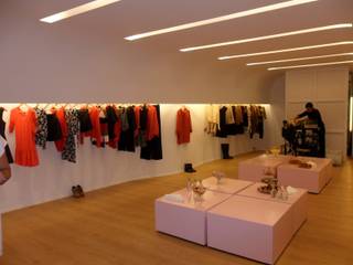 Cómo iluminar una tienda de moda, el retail lighting, iLamparas.com iLamparas.com Salas multimedia de estilo moderno