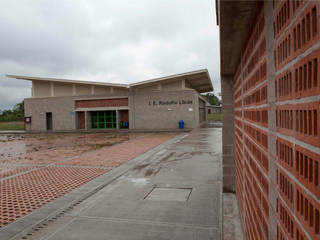 Colegio La Reliquia, MRV ARQUITECTOS MRV ARQUITECTOS Nowoczesne ściany i podłogi