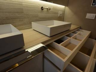 MOBILE DA BAGNO LACCATO LUCIDO, Frigerio Paolo & C. Frigerio Paolo & C. Moderne Badezimmer Weiß Aufbewahrungen