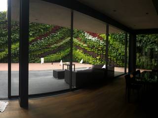 Muro Verde Altavista, Regenera Mx - Fábrica Ecológica Regenera Mx - Fábrica Ecológica Jardines de estilo moderno