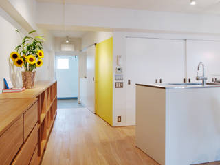 slicey-水色と黄色で楽しい1LDKに, 株式会社ブルースタジオ 株式会社ブルースタジオ Modern kitchen