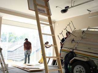 Folding ladder and storage floor, Loftspace Loftspace Minimalist Garaj / Hangar