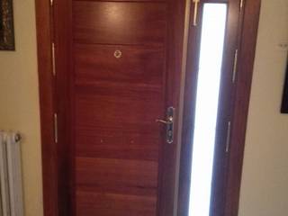 puerta calle, Cooperativa de la madera "Ntra Sra de Gracia" Cooperativa de la madera 'Ntra Sra de Gracia' Windows & doors Doors Engineered Wood Wood effect