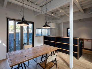 stri-ep house* 由比ヶ浜, vibe design inc. vibe design inc. Eclectic style dining room