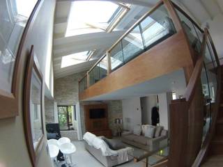 Mezzanine floor, staircase and balustrade, Loftspace Loftspace モダンデザインの リビング