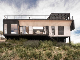 The Folding House, B+V Arquitectos B+V Arquitectos Maisons modernes Bois Effet bois