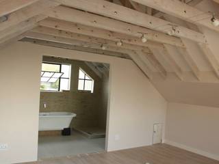 Loft room , staircase and Velux roof windows, Loftspace Loftspace クラシックスタイルの お風呂・バスルーム