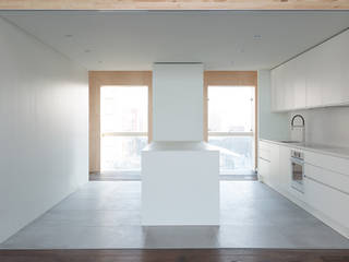 Studioküchen an der Spree, berlincuisine berlincuisine Minimalistische Küchen Weiß