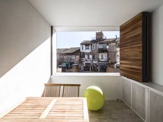 rehabilitación de vivienda en el carmen, versea arquitectura versea arquitectura 지중해스타일 발코니, 베란다 & 테라스