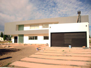 ​Casa PR- Barrio Los Robles I - Cipolletti, Lineasur Arquitectos Lineasur Arquitectos Rumah Modern Beton
