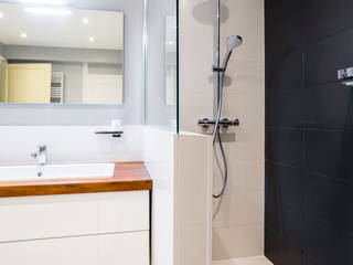 Une Salle de Bain Concepte en Noir et Blanc, Atelier IDEA Atelier IDEA Minimal style Bathroom