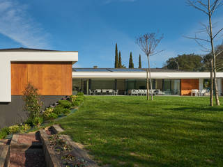 Moderna y Atrevida Casa Unifamiliar En Una Planta Con Piscina, DECONS GKAO S.L. DECONS GKAO S.L. Moderne Häuser Holz-Kunststoff-Verbund