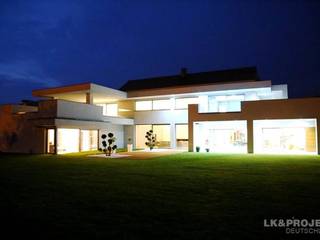 Diese schicke Villa ist schon fertig. Wem gefällt unser Projekt LK&900., LK&Projekt GmbH LK&Projekt GmbH Maisons modernes
