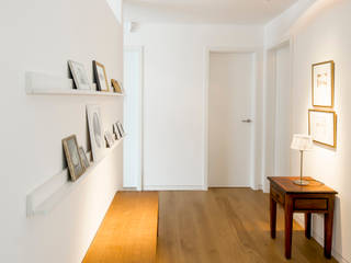 Haus HC, Ferreira | Verfürth Architekten Ferreira | Verfürth Architekten 現代風玄關、走廊與階梯 木頭 White