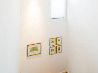 Haus HC, Ferreira | Verfürth Architekten Ferreira | Verfürth Architekten Modern corridor, hallway & stairs لکڑی White