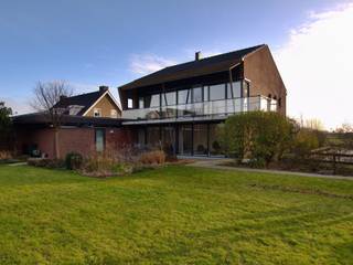 Wonen met uitzicht, Erik Knippers Architect Erik Knippers Architect モダンな庭