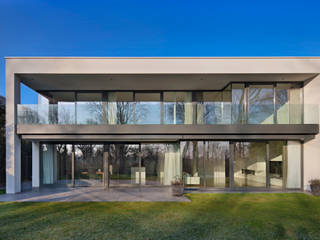 VILLA BJ, VAN ROOIJEN ARCHITECTEN VAN ROOIJEN ARCHITECTEN منازل أسمنت