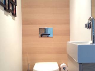 Van ouders naar zoon., Studio Inside Out Studio Inside Out Modern style bathrooms Engineered Wood Transparent