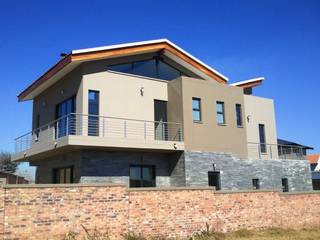 House in Waterfall Country Village, Essar Design Essar Design Rustic style house