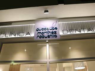 CLINICA DENTAL G.M.R., SENZA ESPACIOS SENZA ESPACIOS Commercial spaces