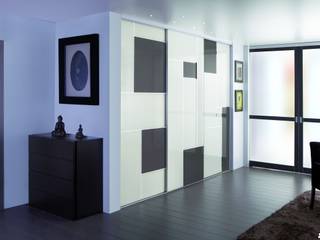 Porte coulissante pour placard , MKL MKL Modern Corridor, Hallway and Staircase