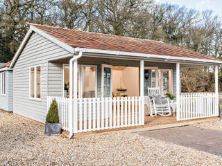 Garden Room with Veranda, CraneGardenBuildings CraneGardenBuildings Garajes clásicos