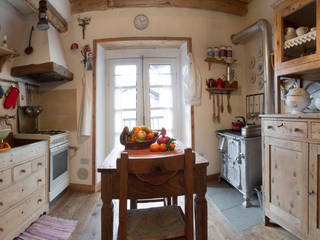Ricreare una cucina antica ma comoda, L'Antica s.a.s. L'Antica s.a.s. ラスティックデザインの キッチン