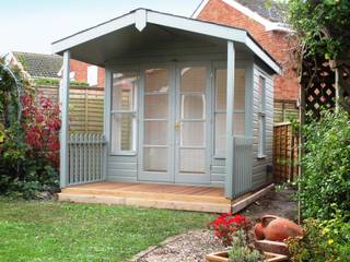 Morston Summerhouse, CraneGardenBuildings CraneGardenBuildings クラシックデザインの ガレージ・物置