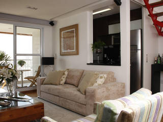 Apartamento em Alto de Pinheiros, Mario Catani - Arquitetura e Decoração Mario Catani - Arquitetura e Decoração Minimalist living room
