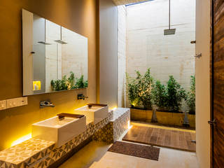 Baño Arquitectura en Estudio Baños de estilo moderno Cerámico Blanco