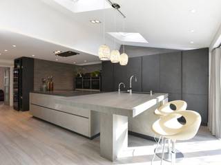 Mr & Mrs Birch Diane Berry Kitchens Cocinas modernas alno,manchester,neff,quooker,tonon,bar stools,polspolsen,pendant lights,island,velux