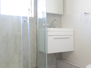 Small Bathroom Renovation, Trait Decor Trait Decor Baños de estilo moderno