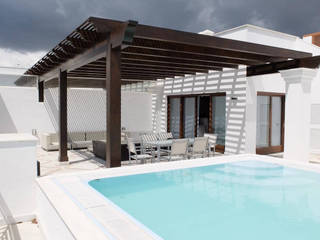 Terraza: Suelos, techo de cristal y cerramiento, COBERTI COBERTI 地中海デザインの テラス 木 木目調
