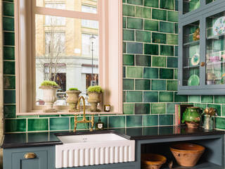 The St. John's Square Showroom, deVOL Kitchens , deVOL Kitchens deVOL Kitchens Classic style kitchen Wood