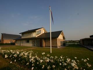 bouw woning Blauwestad, buro voor advies en architectuur pieter e. bolhuis buro voor advies en architectuur pieter e. bolhuis Wiejskie domy Kamień