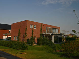 Bouw moderne woning Blauwestad, buro voor advies en architectuur pieter e. bolhuis buro voor advies en architectuur pieter e. bolhuis Casas de estilo moderno Piedra