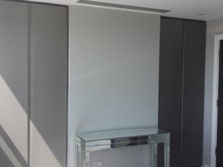 Fitted Hinged Door Wardrobes and Fitted Alcoves, Kleiderhaus ltd Kleiderhaus ltd Modern style bedroom