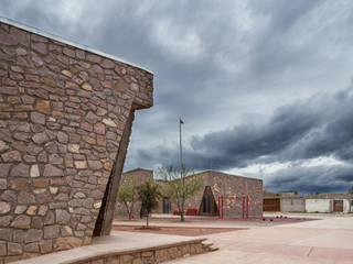 Centro Comunitario "Vistas del Cerro Grande", ARQUITECTURA EN PROCESO ARQUITECTURA EN PROCESO Pintu & Jendela Gaya Eklektik Batu
