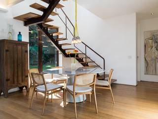 homify Pasillos, vestíbulos y escaleras modernos