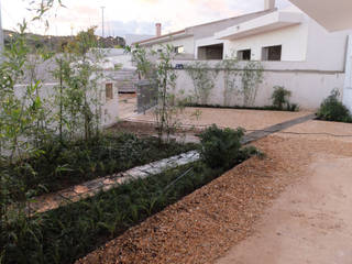 Garden in rural village (1), Atelier Jardins do Sul Atelier Jardins do Sul Eklektik Bahçe