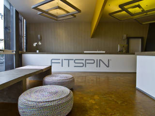 Fitspin, DIN Interiorismo DIN Interiorismo モダンデザインの ホームジム