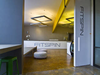 Fitspin, DIN Interiorismo DIN Interiorismo モダンデザインの ホームジム