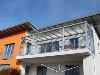 Balkonüberdachung aus Aluminium & Glas, Schmidinger Wintergärten, Fenster & Verglasungen Schmidinger Wintergärten, Fenster & Verglasungen Modern conservatory Aluminium/Zinc