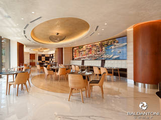 Ristorante Portofino, Paliouri, Grecia, Baldantoni Group Baldantoni Group Modern dining room Engineered Wood Amber/Gold
