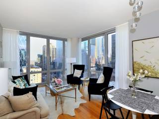 Apartment Remodel on West 52nd St., KBR Design and Build KBR Design and Build Living room