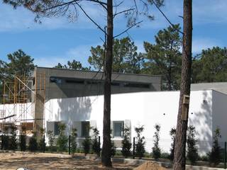 Habitação Unifamiliar - Aroeira, Jorge Lopes, LABORATÓRIO DE ARQUITECTURA Jorge Lopes, LABORATÓRIO DE ARQUITECTURA منازل