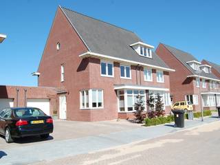 twee onder een kap woningen, G.L.M. van Soest Architect G.L.M. van Soest Architect Casas de estilo clásico